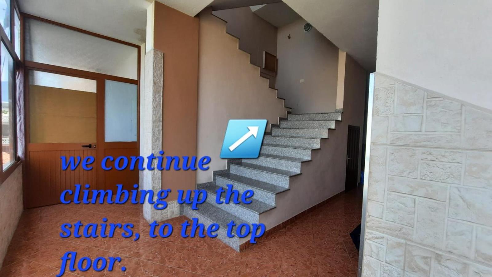 Crew Hostel Тирана Екстериор снимка