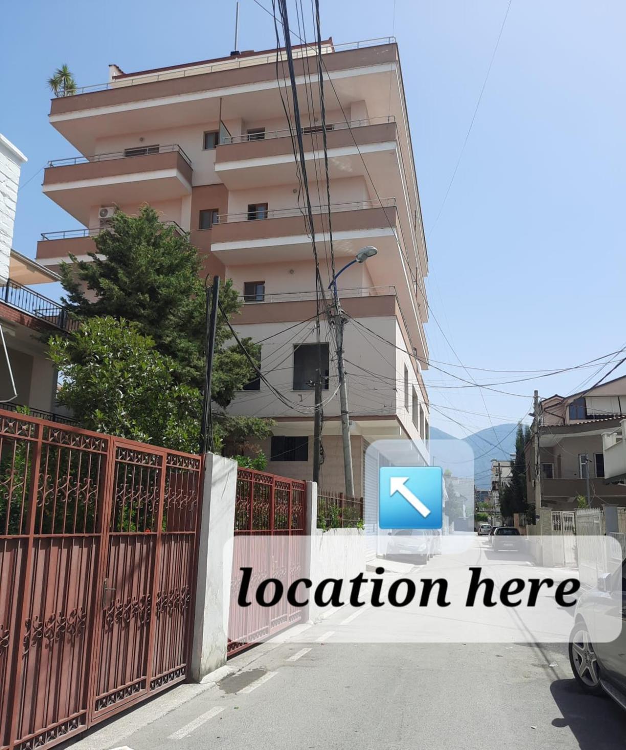 Crew Hostel Тирана Екстериор снимка