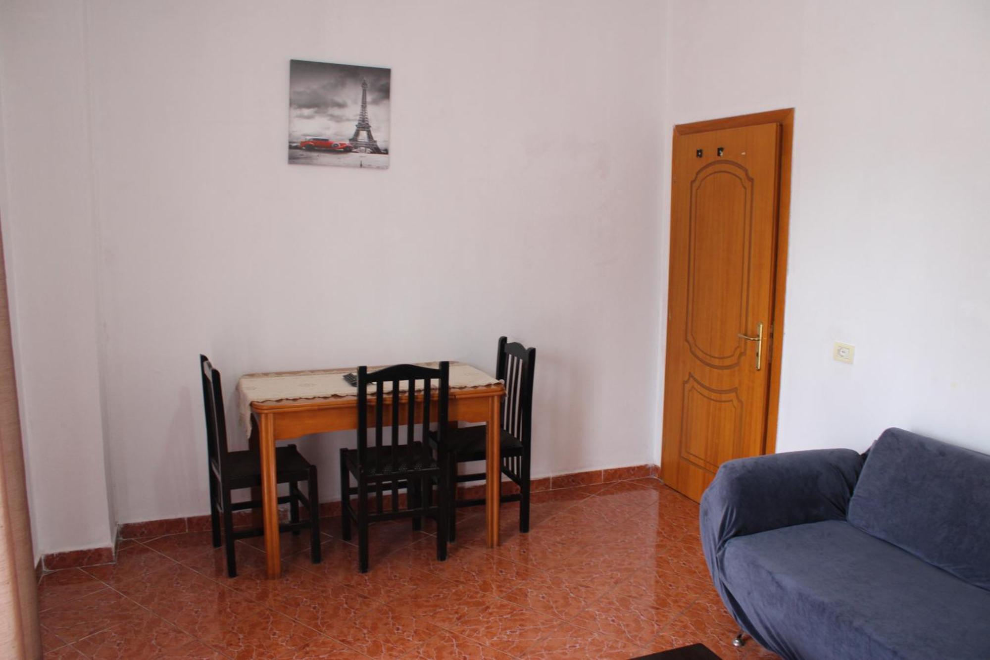 Crew Hostel Тирана Екстериор снимка
