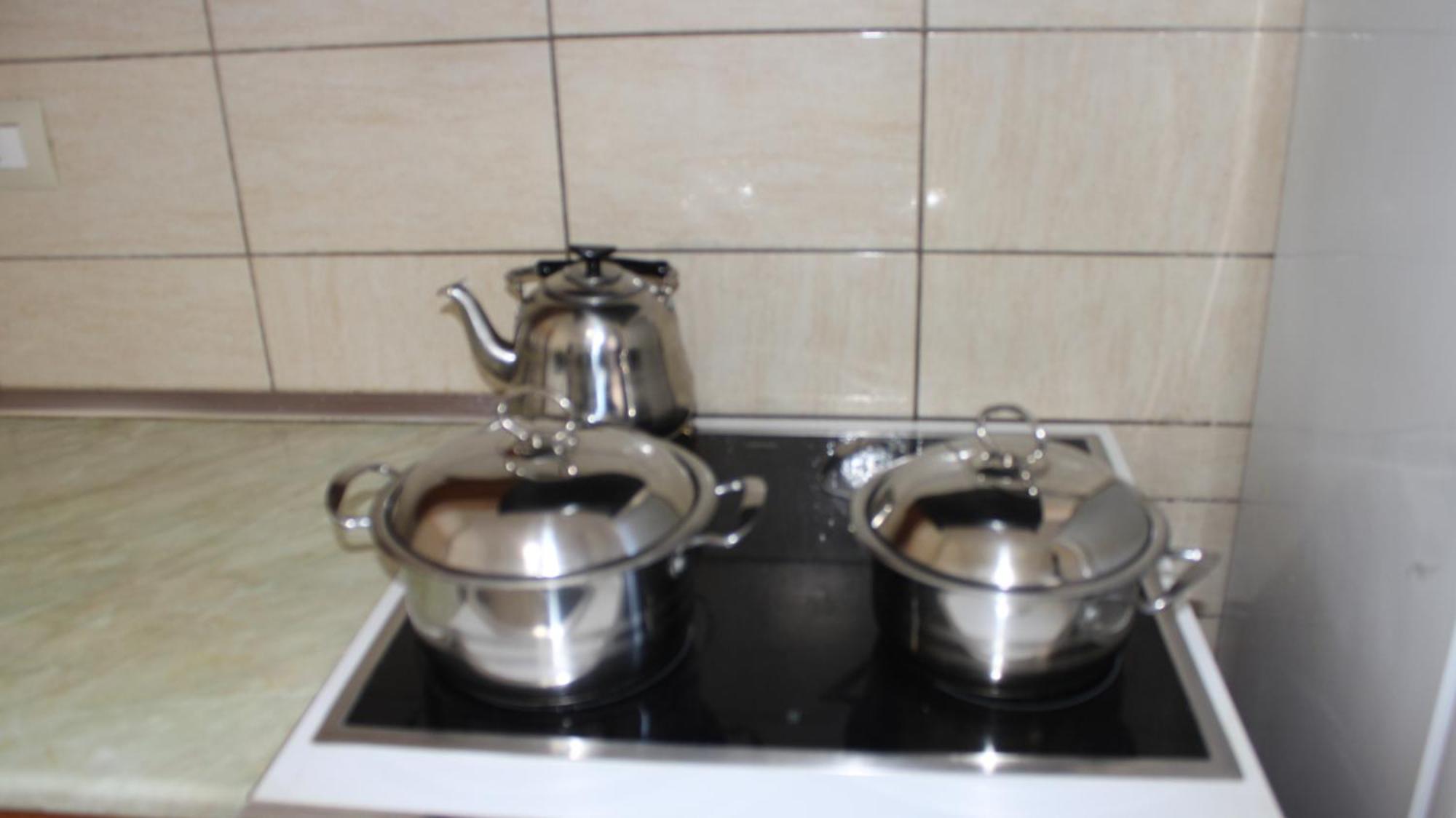 Crew Hostel Тирана Екстериор снимка