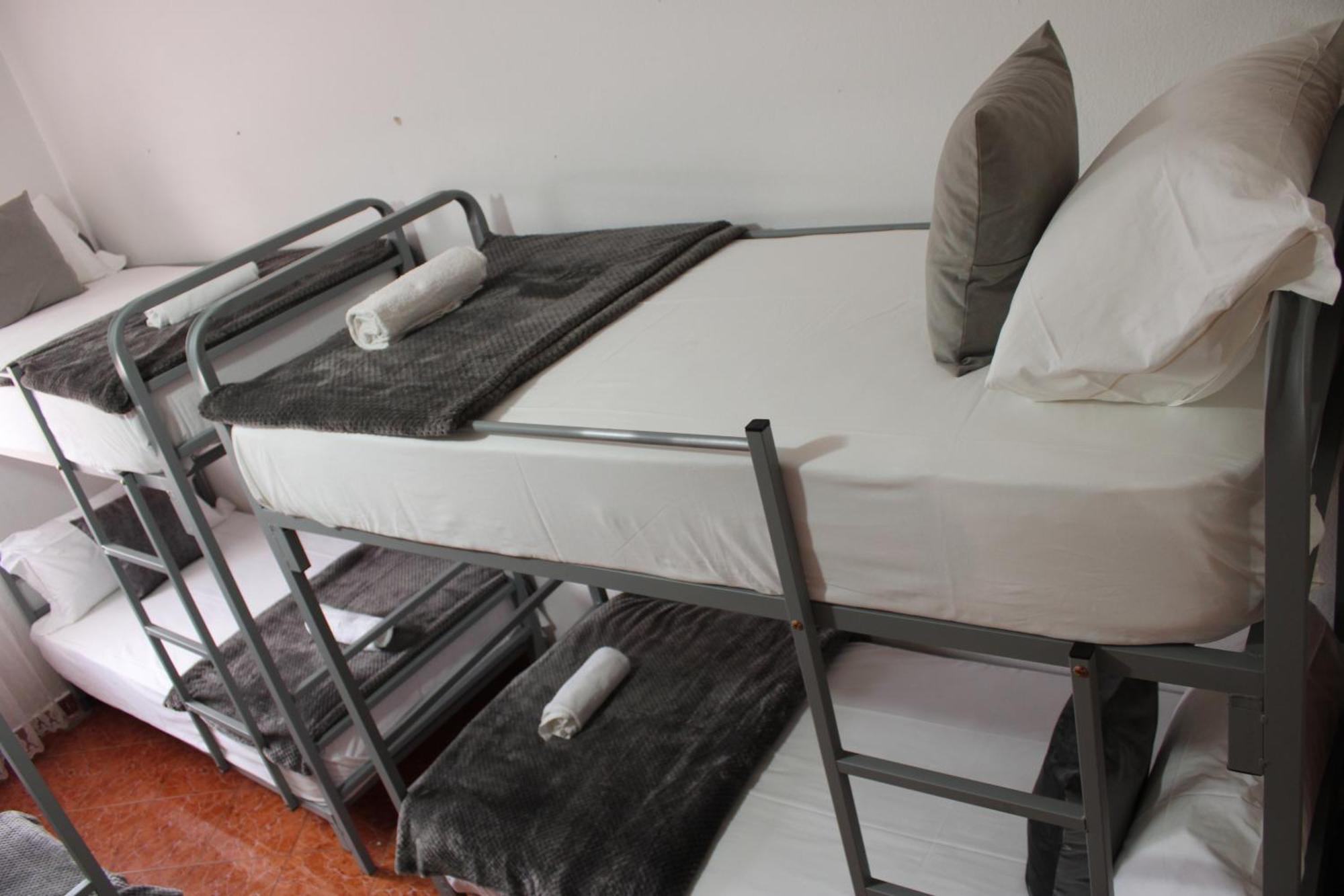 Crew Hostel Тирана Екстериор снимка