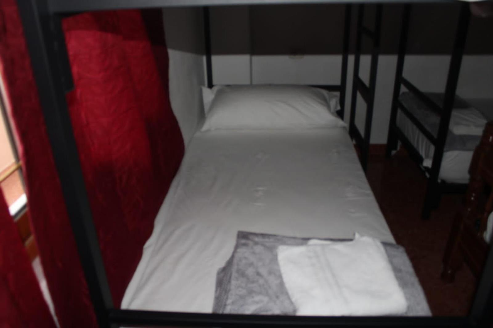 Crew Hostel Тирана Екстериор снимка