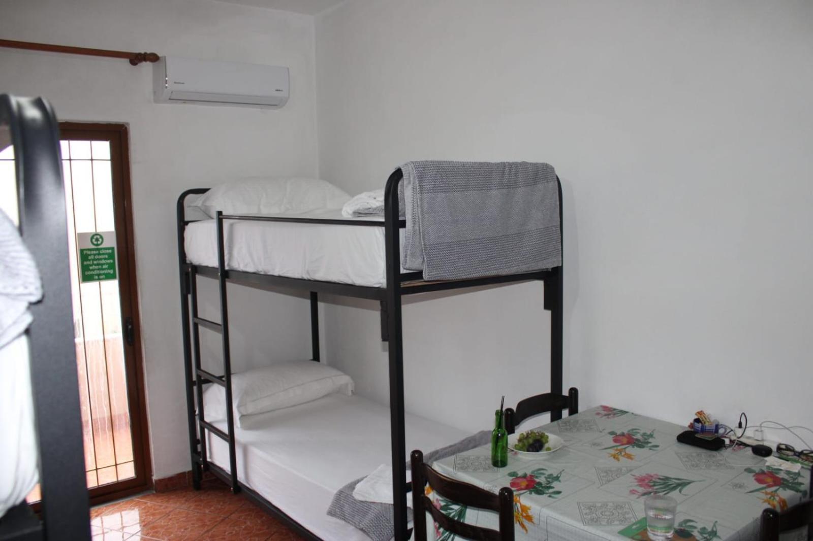Crew Hostel Тирана Екстериор снимка